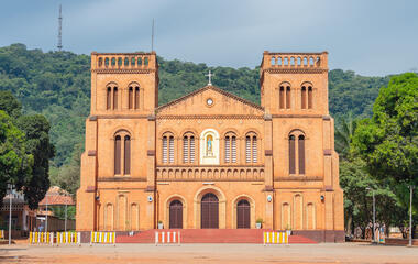 La Catedral de Notre Dame en Bangui: una iteración local de la arquitectura francesa en África Central