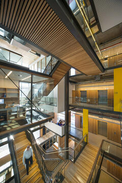 Galería de Arquitectura para el bienestar: 23 Interiores de hospitales, clínicas y centros médicos  - 3