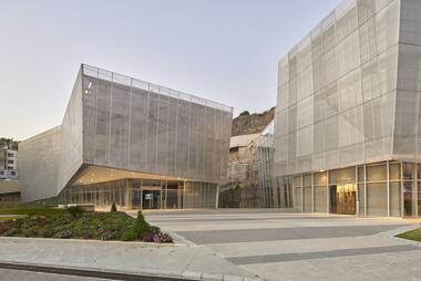 J. G. Jabbra Library and R. Nassar Central Administration Building / Atelier Pagnamenta Torriani