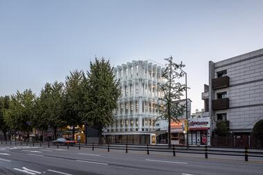 West Glow Office and Retail Building / Society of Architecture