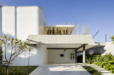 Casa JR / Pascali Semerdjian Arquitetos