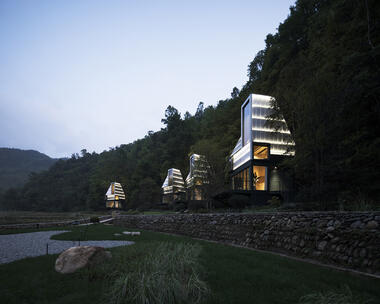 Gallery of Spark Lodges at YDD Resort / EERI  - 11