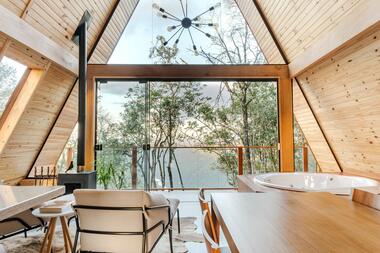 Interiores de madera: 10 cabañas que aportan calidez en México, Brasil, Chile y más