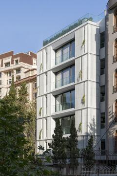 Sayeh Residential Building / Ali Haghighi Architects