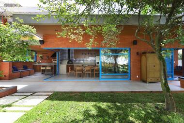 House for Tania and Mario  / Mandril Arquitetura