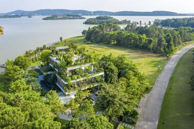 Legend Mansion Villa / Flamingo Architecture