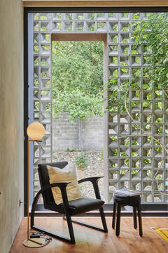 Galería de Casa breeze blocks / Tamara Wibowo Architects  - 30