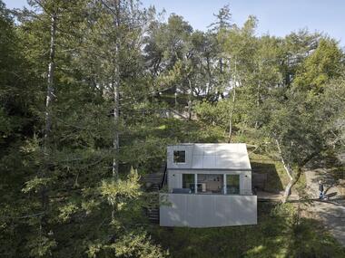 Galería de Casa de invitados Crest / Mork-Ulnes Architects   - 1