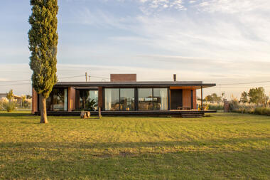 Antonio House / Simón Albina + Tomás Rossini