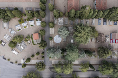 Family Mausoleum, Municipal Cemetery  / Fransmas architects