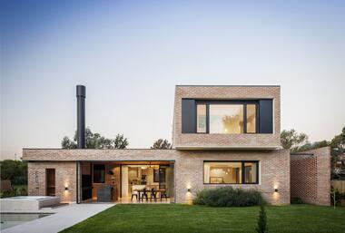 Brick House / Lattes Salinas Arquitectos