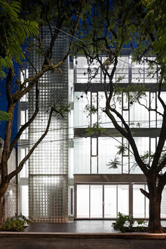 Galería de Edificio Avenida Central / Emilio Alvarez Abouchard Arquitectura  - 8
