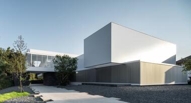 Dew House / Ayutt and Associates Design