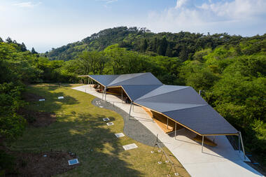 The Rest Space at the Top of Mt.Rokko / ofa