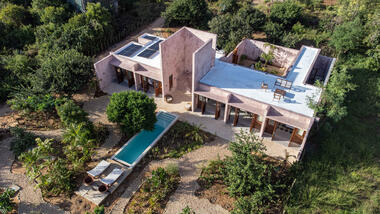 Casa UA / Studio Mehta Architecture