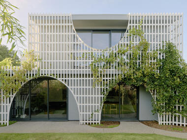 Gallery of No Rezzavations House / Sarah Lake Architects  - 1
