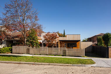Courtyard and Garden House / Delia Teschendorff Architecture