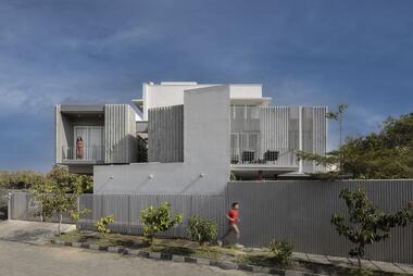 Gallery of Maya House / Kamat & Rozario Architecture  - 1
