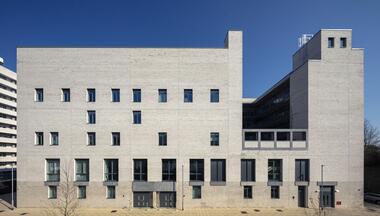 Thames Christian School and Battersea Chapel / Henley Halebrown