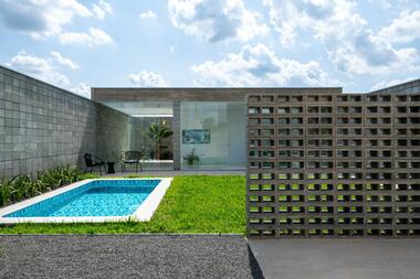 Casa Núcleo / LOZÍ