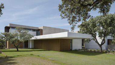 A Single-Family Home in La Moraleja / Bueso-Inchausti & Rein Arquitectos
