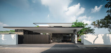 Gallery of Soffit House / Ayutt and Associates design  - 1