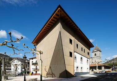 Renovation and Expansion of the Irura Town Hall / BARRU ARKITEKTURA SLP