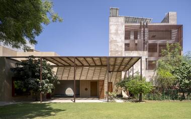 Casa Terra / Studio Dashline