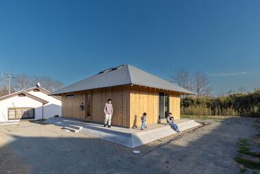 Expanding Lifestyles Through Going Around / Architrip Inc.