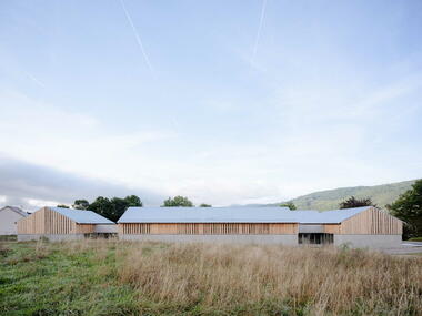 Saint Théoffrey School and Restaurant / STUDIO90