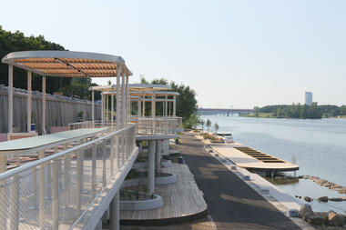 多瑙岛 22 号码头 / Mostlikely Architecture