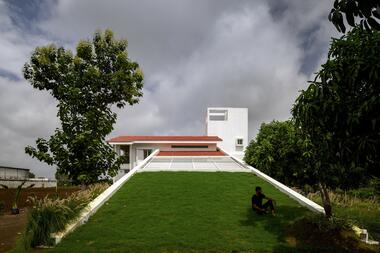 A House in the Grape Farms / Studio Frozen Music