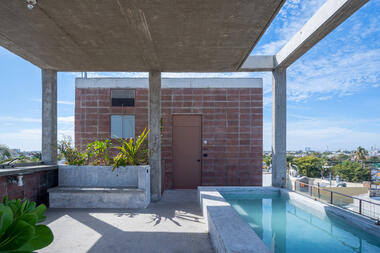 Urbina 65 House / EPArquitectos