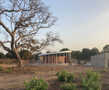 Biblioteca Guiré Yéro Bocar / croixmariebourdon architectes associés