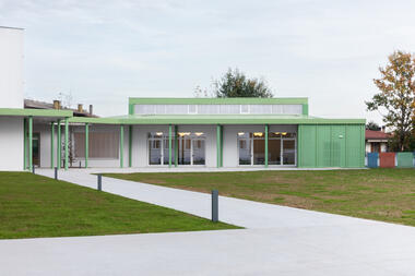 Escola Primária Luigi Einaudi San Cipriano / Planum Srl