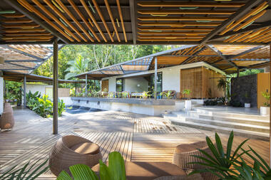 Gallery of Capturing Serenity: 10 Beach Houses that Enhance the Caribbean Oceanfront Landscape  - 4