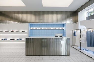 Tienda One by One  / Between the Walls