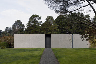 Grey House / Adam Kane Architects
