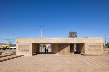 Galería de Plaza Benito Juárez / Fernanda Canales  - 2
