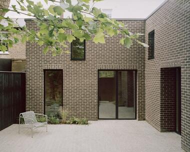 Gallery of Tree Courtyard House / ao-ft  - 1