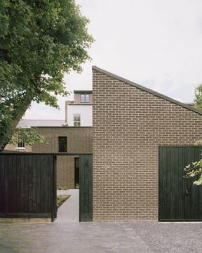 Gallery of Tree Courtyard House / ao-ft  - 2