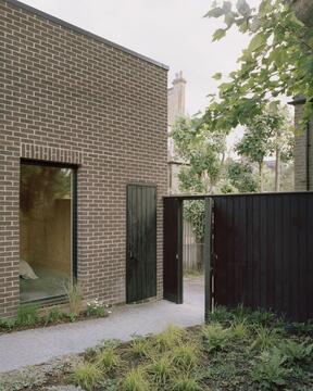 Gallery of Tree Courtyard House / ao-ft  - 5