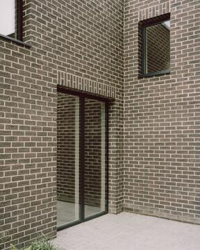 Gallery of Tree Courtyard House / ao-ft  - 9