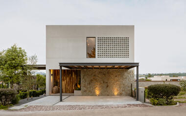 Casa UNO / Toru Arquitectos