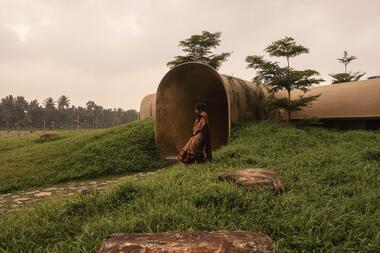 Into The Wild House / Earthscape Studio