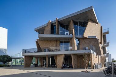 Shonan Institute of Technology High School Library / kousou + Fukei Co.