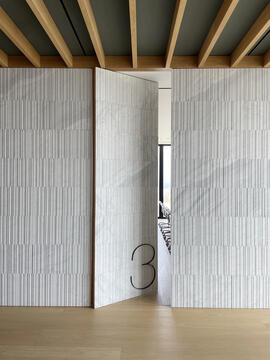 Gallery of Cutting-Edge Exterior and Interior Pivot Doors: 2024 Winners Revealed  - 5