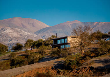 Casa Victoria / MedinaMas/Arq