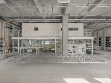 Sala de exposiciones de HumCustom Factory / OAOA Studio