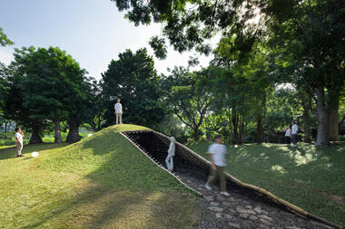 Pabellón Chicken Hero / RAD+ar (Research Artistic Design + architecture)